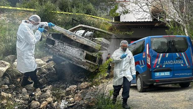 Mersin'de kan donduran olay! Anne ile oğlu evde, baba otomobilinde yanmış halde ölü bulundu