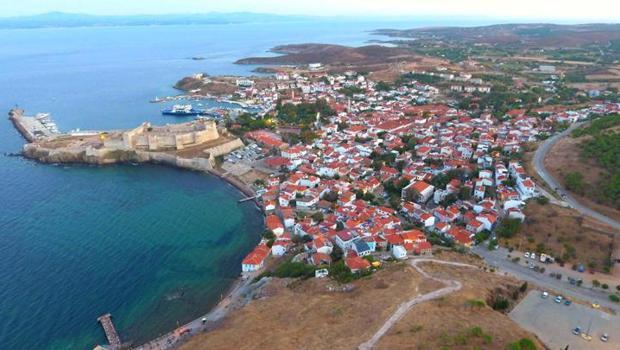 Turizm cenneti Bozcaada'ya bayramda bazı araçların geçişi yasaklandı