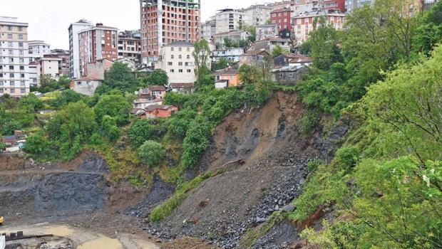 Vali Davut Gül bölgeyi ziyaret etti: Burası riskli alan ilan edilmiş... 30 ev tahliye edildi