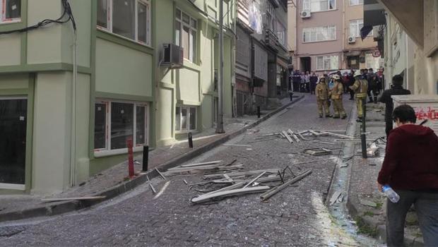 Beşiktaş'ta korku dolu anlar: 5 katlı binada doğal gaz patlaması