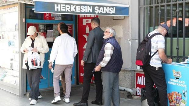 Çılgın Sayısal Loto'da 300 milyon TL’yi aşan ikramiye çekilişi bugün... 'Şanslı bayi'de yoğunluk