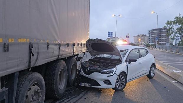 Pendik'te kaza: Park halindeki kamyona çarptı