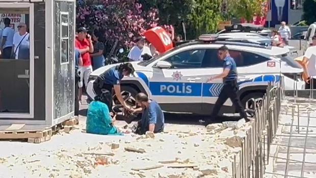 Avcılar'da otomobil yayaların arasına daldı: Yaralılar var