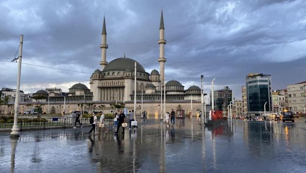 İstanbul ve Ankara'da sağanak yağış etkili oldu