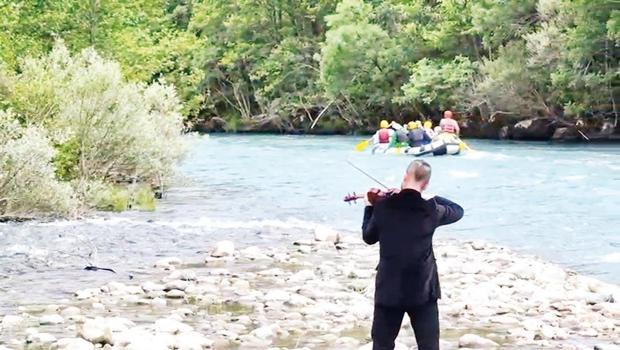 Munzur’da silah değil keman sesi var