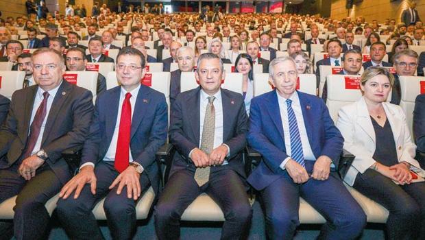 Özel’den başkanlara: Vatandaş ‘Hazır mı bunlar’ diye bakıyor