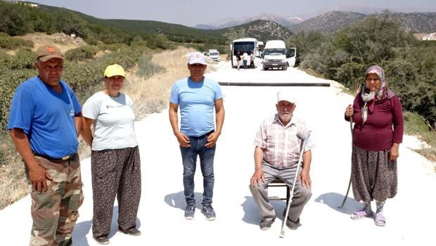 Güllerinin kuruduğunu söyleyip yolu kapattı... 'Büyük zarardayım'