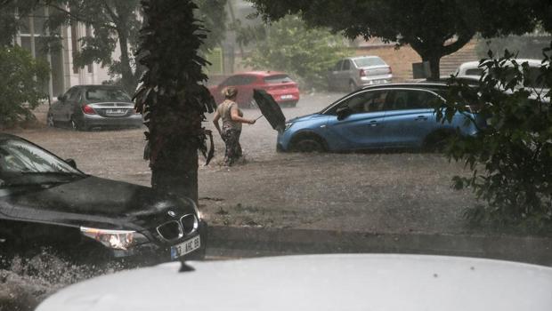 Mersin'de sağanak etkili oldu