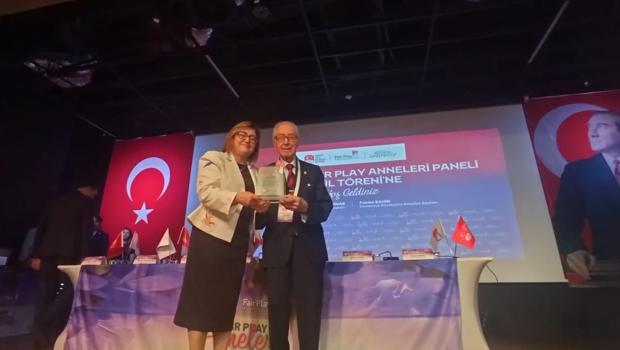 Yılın Fair Play annesi ödülü Fatma Şahin'e