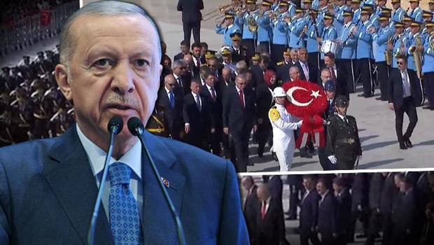 30 Ağustos Zafer Bayramı'nın 102. yıl dönümü... Cumhurbaşkanı Erdoğan ve devlet erkanı Anıtkabir'de