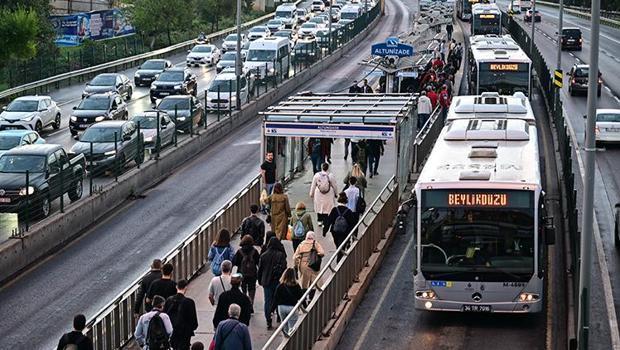 İstanbul'da trafik yoğunluğu yaşanıyor