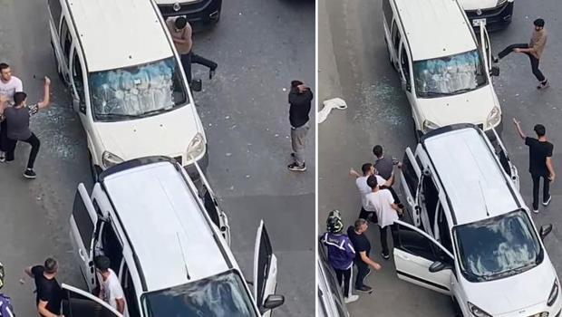 Kağıthane’de dehşet anları... Çekiçli - sopalı magandalar, otomobilin önünü kesti, camları kırdı, sürücüyü darbetti