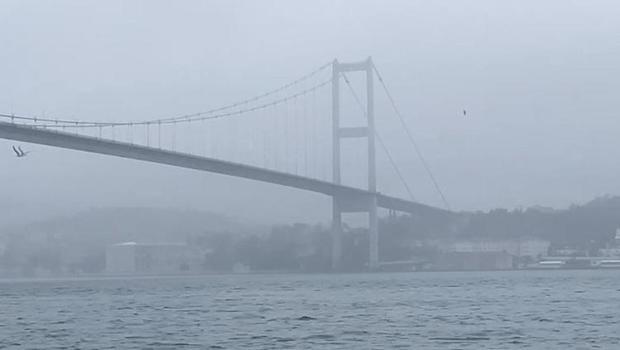 İstanbul Boğazı'nda gemi trafiğine sis engeli