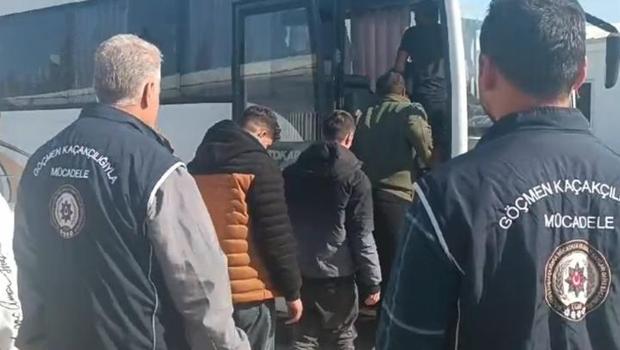 Osmaniye'de otobüste 11 kaçak göçmen yakalandı! Sınır dışı edildiler