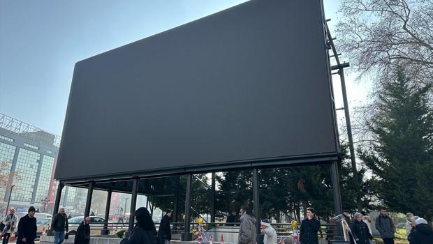 Ankara'da sit alanına dikilen reklam panosuna inceleme
