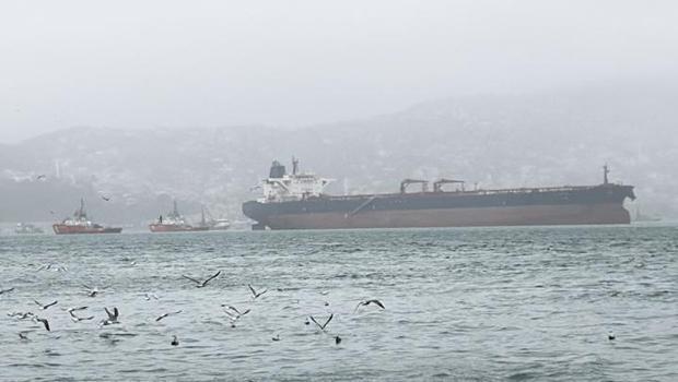 İstanbul Boğazı'nda gemi trafiği geçici olarak askıya alındı