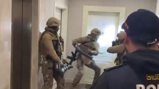 Kendilerini öğrenci olarak tanıtmışlar... Beylikdüzü'nde 'finans evi' olarak kullanılan adrese operasyon
