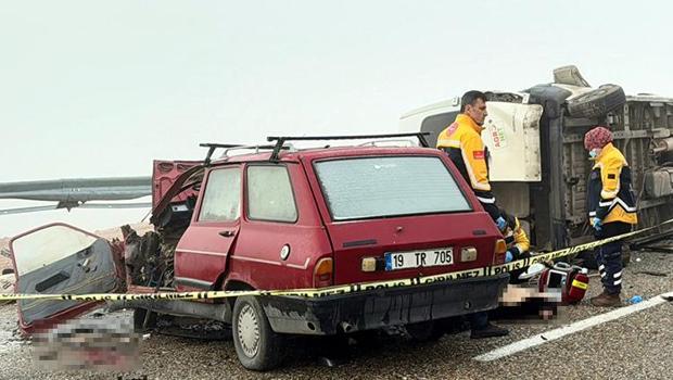 3 aracın karıştığı kazada 3 kişi hayatını kaybetti, 18 kişi yaralandı