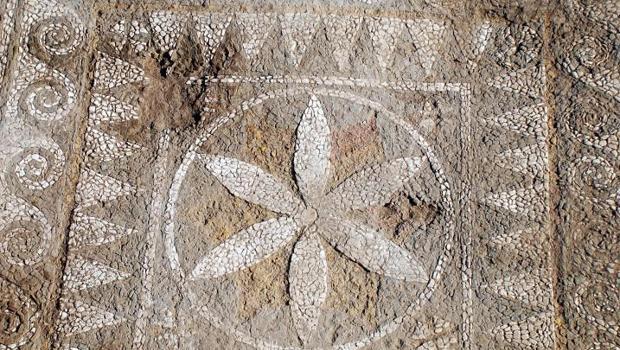 Çanakkale'de Assos'ta 2200 yıllık mozaik bulundu