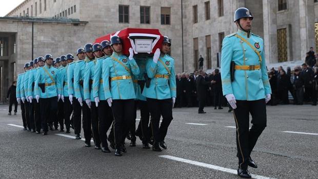 Eski bakan Nahit Menteşe için Meclis'te cenaze töreni