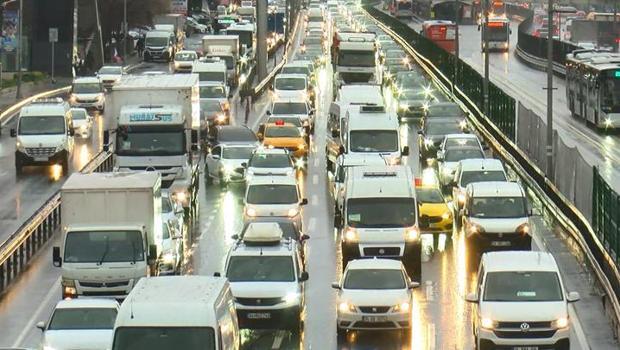 İstanbul’da trafik yoğunluğu yüzde 80'e ulaştı