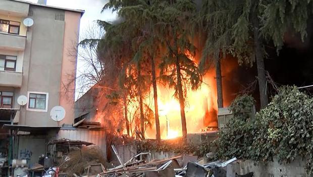 Maltepe'de imalathane deposunda yangın