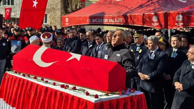 Şehit polis memuru Emirhan Aramış son yolculuğuna uğurlandı: Hakkını helal et aslanım