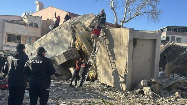 Uşak'ta yıkım sırasında çökme: 1 kişi enkaz altında kaldı