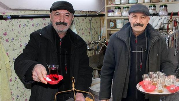 6 ay önce öğretmenlik yapıyordu, baba mesleği çaycılığa başladı | 'Öğrencilerim beni görünce şaşırıyor'