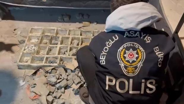 Beton kalıplarında uyuşturucu ticareti! Şişli'de operasyon: '3 kalıp gönder' şifresiyle hap satan şüpheliler yakalandı