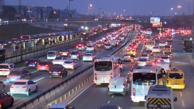 İstanbul'da ara tatilin ardından trafik yoğunluğu