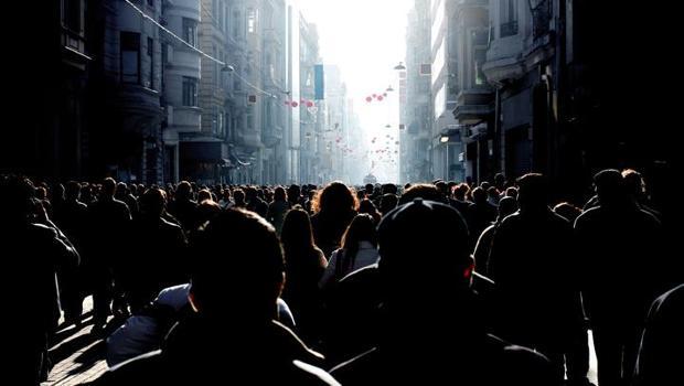 Nüfus artmazsa Türkiye'nin geleceği ne olur? Tarihçi yazar Erhan Afyoncu'dan dikkat çeken yorum: Türkiye bir kabusâ gidiyor