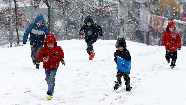 Okullar tatil mi? Son dakika...Hangi il ve ilçelerde kar tatili oldu? Valilikler tek tek açıkladı: İşte okulların tatil edildiği il ve ilçeler