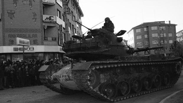 Siyasilerden art arda 28 Şubat paylaşımı: Demokrasi tarihimize geçen kara bir leke