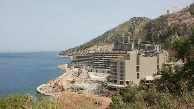 Çevre, Şehircilik ve İklim Değişikliği Bakanlığı'ndan Muğla ve Marmaris belediyelerine 'kaçak oteli yıkın' talimatı
