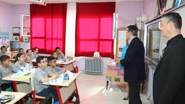 'Getireceğim' dedi ve getirdi: Sınıf başkanı Hatice, arkadaşlarına verdiği sözü tuttu
