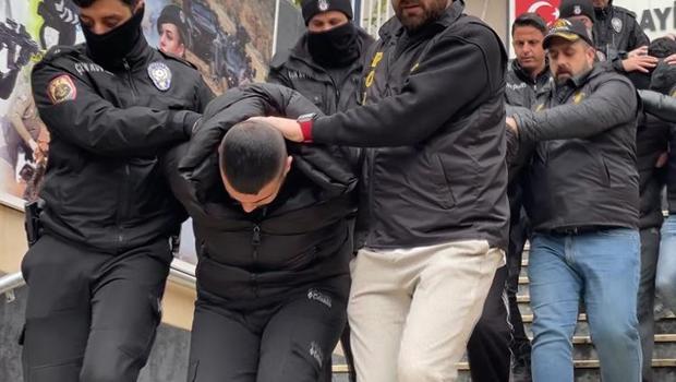 İstanbul'da esnafın kâbusu oluşlardı... Evlerinde bomba ve çok sayıda silah ele geçirildi