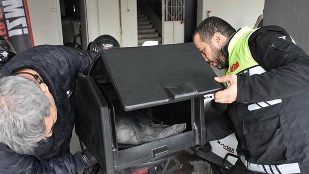 Motosikletli kuryeler taşıma çantalarını söküyor... '16 bin meslektaşımız mağdur, siparişi elinde taşıyorlar'