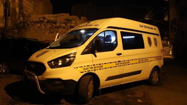 Sigara içtikten sonra odasına giren genç, yerde ölü bulundu