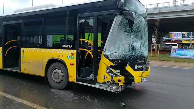 Silivri'de İETT otobüsüyle yolcu minibüsü çarpıştı: 3 yaralı