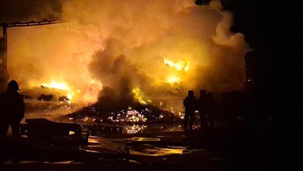 Bursa'da, palet fabrikasındaki yangın