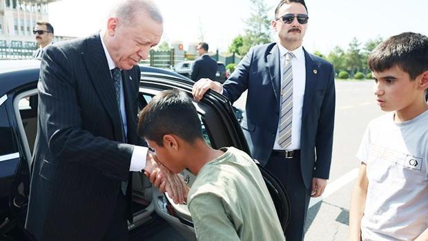 Cumhurbaşkanı Erdoğan, Adıyamanlı çocuklarla bir araya geldi