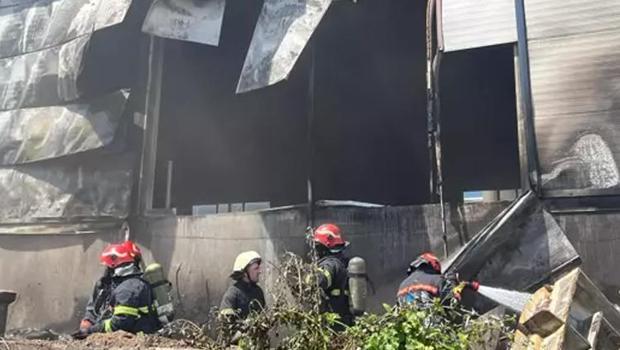 Sakarya'da üretim tesisinde çıkan yangın kontrol altına alındı