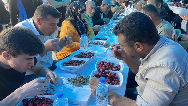 10 dakikada 2 kilo 592 gram yiyip yarışmayı kazandı