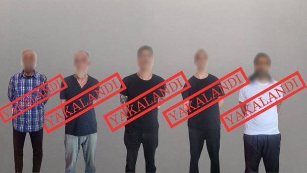 Bakan Yerlikaya duyurdu: Kırmızı bültenle aranan 5 suçlu daha Türkiye'ye getirildi