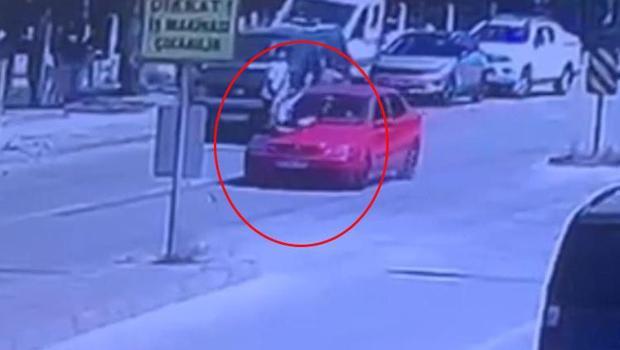 Bolu'da 7 yaşındaki çocuğa otomobil çarptı! İşte o anlar