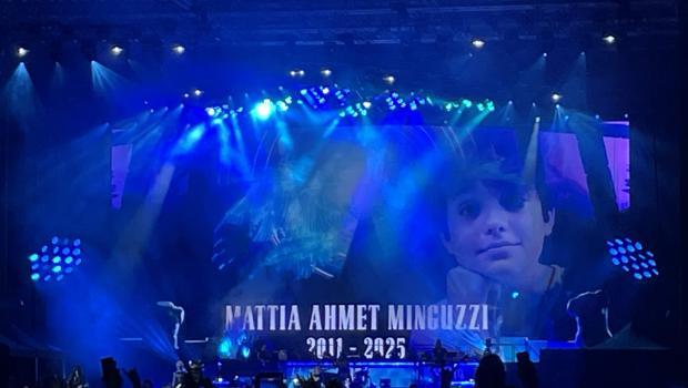 Guns N' Roses, İstanbul konserinde Mattia Ahmet Minguzzi'ye şarkı armağan etti