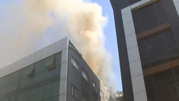 İstanbul'da 4 katlı binada korkutan yangın