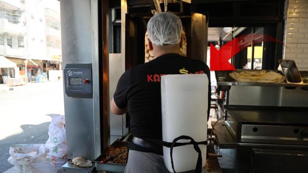 Adana'da 40 derece sıcaklıkta bakın nasıl serinliyorlar! Gören hayrete düşüyor: Ekmek parası için mecburuz