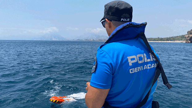 Antalya'da deniz polisinden yeni çözüm: Uzaktan kumandalı can simitleriyle hayat kurtarıyorlar